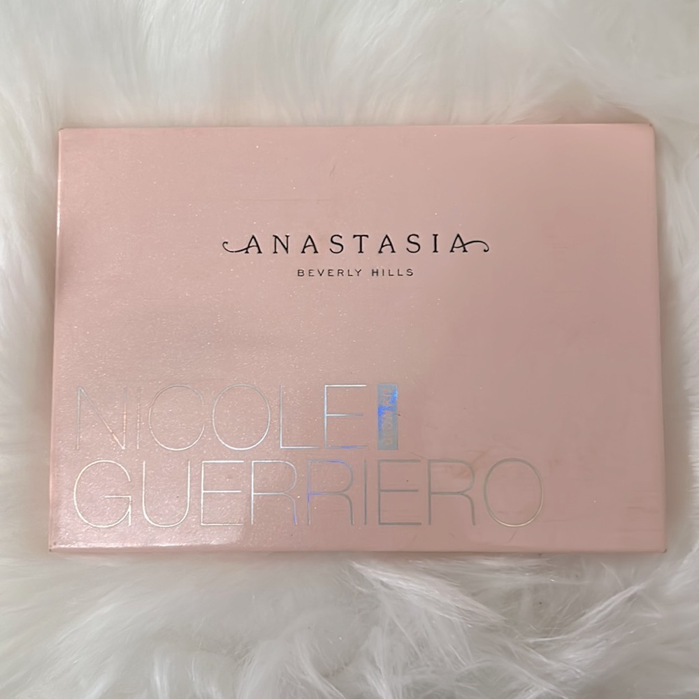 Anastasia Beverly Hills Nicole Guerrirto Glow Kit